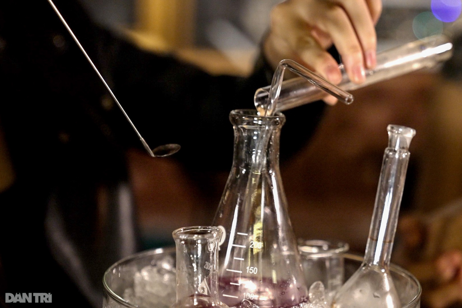 Nhâm nhi cocktail ở Sài Gòn, nghe kể về những huyền thoại - 5