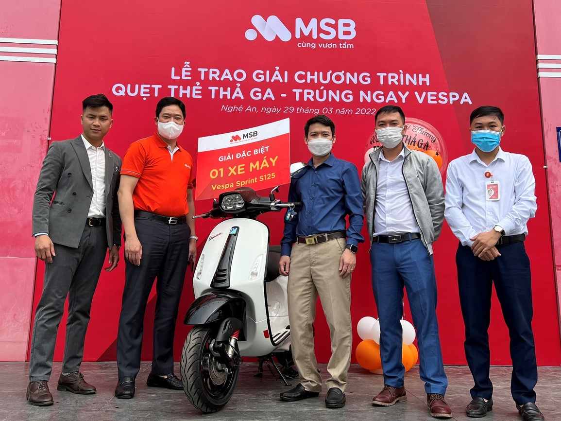 Quẹt thẻ MSB, khách hàng ở Nghệ An bất ngờ trúng xe Vespa - 1 Quẹt thẻ MSB, khách hàng ở Nghệ An bất ngờ trúng xe Vespa - 1