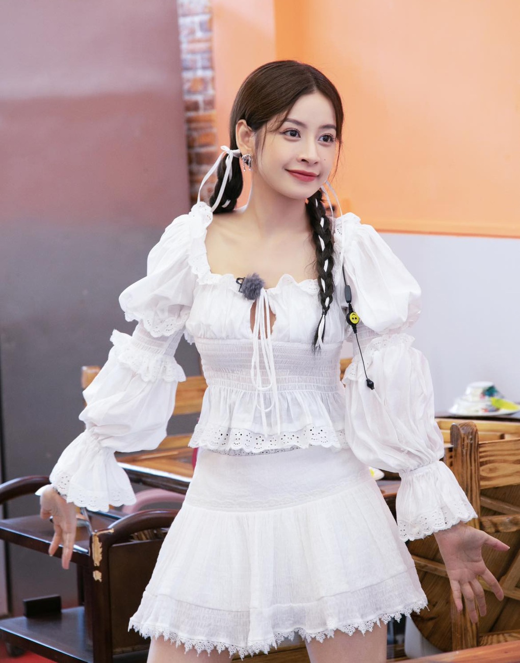 Chi Pu chạy show ở Trung Quốc: Mặc đồ trẻ trung, tôn dáng gợi cảm - 1 Chi Pu chạy show ở Trung Quốc: Mặc đồ trẻ trung, tôn dáng gợi cảm - 1