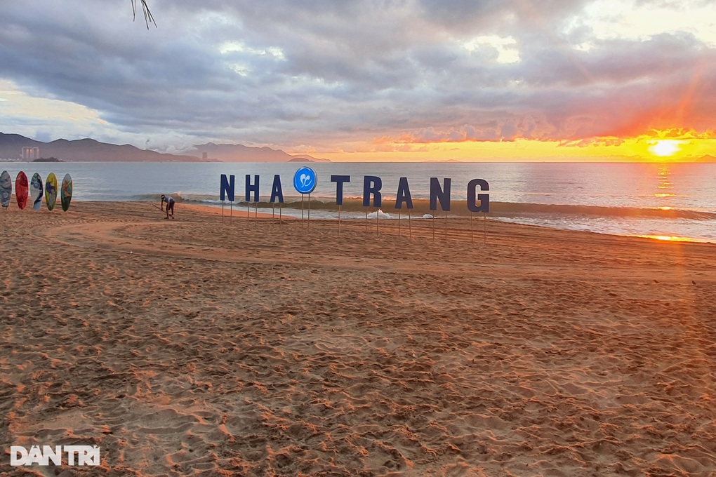 Eröffnung des nationalen Strandfestivals in Nha Trang - 1 Phát động ngày hội toàn dân tắm biển tại Nha Trang - 1
