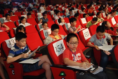 Cùng con trải nghiệm bài thi tiếng Anh chuẩn quốc tế