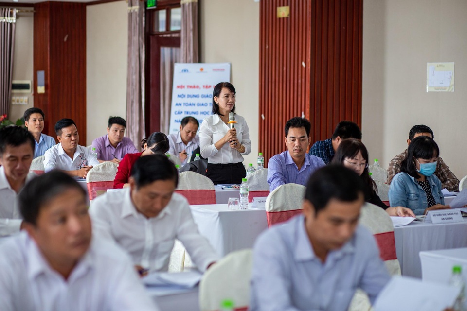 Chương trình giáo dục ý nghĩa giúp học sinh nâng cao ý thức ATGT - 4 Chương trình giáo dục ý nghĩa giúp học sinh nâng cao ý thức ATGT - 4