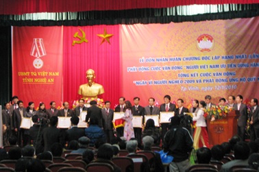 12 tỷ đồng ngày đầu phát động Quỹ vì người nghèo 