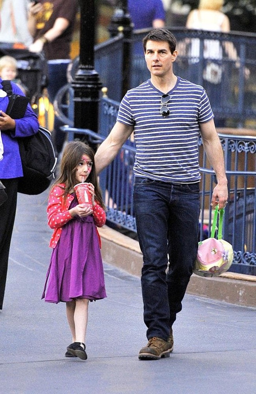 Tuổi 16 của con gái Tom Cruise: Xinh đẹp, hạnh phúc dù thiếu cha - 1 Tuổi 16 của con gái Tom Cruise: Xinh đẹp, hạnh phúc dù thiếu cha - 1