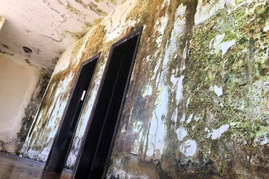 Trung tâm Văn hóa gần 50 tỷ đồng “nát” như… nhà hoang!