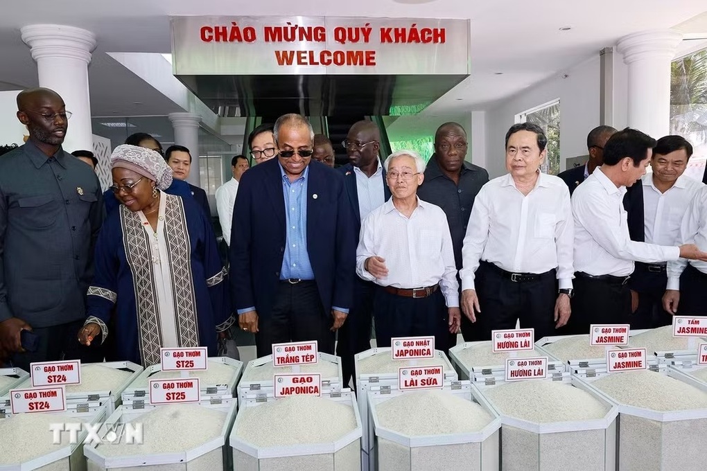 Chủ tịch Quốc hội Trần Thanh Mẫn và Chủ tịch Quốc hội Côte dIvoire thăm mô hình phát triển nông nghiệp tại Cần Thơ - 2 Chủ tịch Quốc hội Trần Thanh Mẫn và Chủ tịch Quốc hội Côte dIvoire thăm mô hình phát triển nông nghiệp tại Cần Thơ - 2