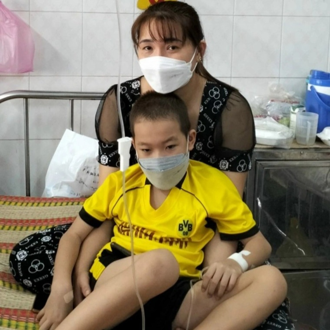 Xót thương vợ chồng hiếm muộn có bé con duy nhất lại mắc bệnh hiểm nghèo - 4 Xót thương vợ chồng hiếm muộn có bé con duy nhất lại mắc bệnh hiểm nghèo - 4