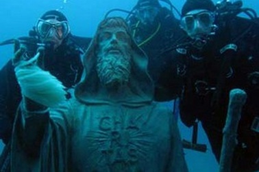 Bức tượng nặng hơn 3 tấn biến mất bí ẩn dưới đáy biển