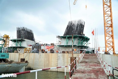 Không khí lao động nhộn nhịp ở cao tốc "nghìn tỷ" sau Tết Nguyên đán