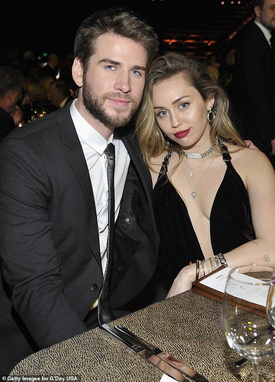 Hậu chia tay, Miley Cyrus và Liam Hemsworth đón kỳ nghỉ lễ quá khác biệt - 3 Hậu chia tay, Miley Cyrus và Liam Hemsworth đón kỳ nghỉ lễ quá khác biệt - 3