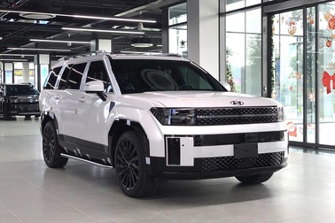 Santa Fe được giảm giá tới 200 triệu đồng, sức bán vẫn thua Toyota Fortuner