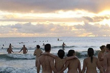 Những bãi biển khỏa thân hút khách mùa hè