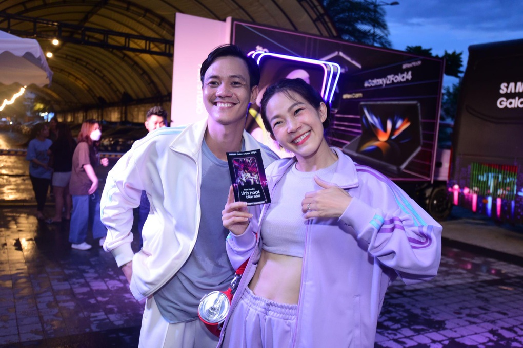 Bắt Flex Studio để vào thế giới linh hoạt biến hóa cùng bộ đôi điện thoại gập mới - 6 Bắt Flex Studio để vào thế giới linh hoạt biến hóa cùng bộ đôi điện thoại gập mới - 6