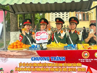 Nhan sắc xinh đẹp của nữ Trung úy tham gia diễu binh sáng 30/4 - 6