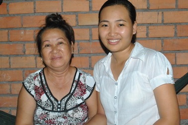 Cô sinh viên hiếu thảo đầy nghị lực 