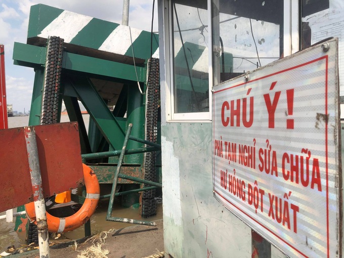 Tàu biển va vào cầu phao, bến phà Cát Lái bị ảnh hưởng thế nào? - Ảnh 2. Tàu biển va vào cầu phao, bến phà Cát Lái bị ảnh hưởng thế nào? - Ảnh 2.