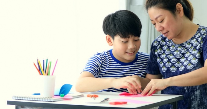 Cha mẹ cần tạo cảm hứng cho con yêu thích việc học. Ảnh CTV
