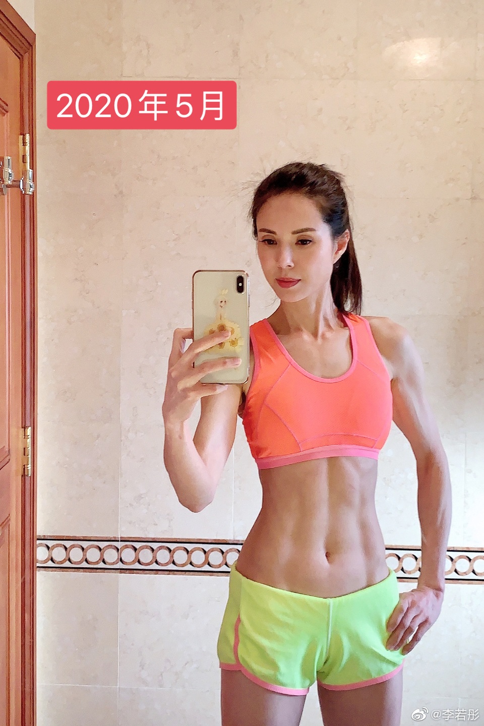 Ngưỡng mộ vòng eo 56 cm của “Tiểu Long Nữ” Lý Nhược Đồng - 5 Ngưỡng mộ vòng eo 56 cm của “Tiểu Long Nữ” Lý Nhược Đồng - 5
