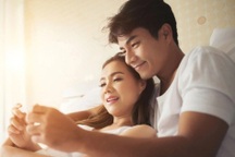 Chăm chồng ung thư, tôi run rẩy khi đọc tin nhắn trong điện thoại anh