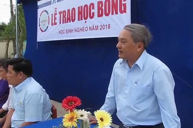 Trao học bổng Grobest cho học sinh nghèo Bạc Liêu.
