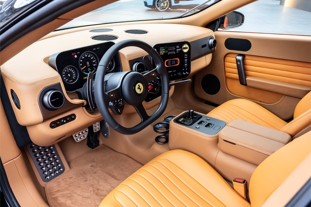 Ferrari ra mắt mẫu xe đầu tiên có thể chở được 5 người - 3