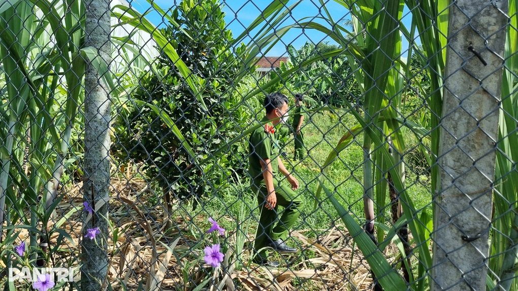 Vụ gia đình 4 người bị truy sát: Vây bắt kẻ thủ ác trong khu vườn rậm rạp - 2 Vụ gia đình 4 người bị truy sát: Vây bắt kẻ thủ ác trong khu vườn rậm rạp - 2
