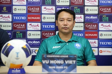 HLV Vũ Hồng Việt chia sẻ cảm xúc khi Nam Định thắng Tampines Rovers