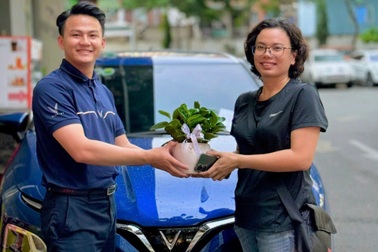 Nữ kế toán chốt thêm VinFast Limo Green sau thành công với 3 chiếc VF 5 Plus