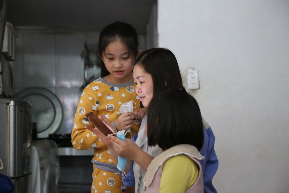 Công nhân đón Tết xa nhà với tâm tư nặng trĩu - 1 Công nhân đón Tết xa nhà với tâm tư nặng trĩu - 1