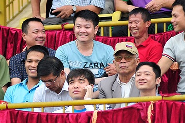 Văn Quyến háo hức tới sân Vinh "xem giò" Công Phượng