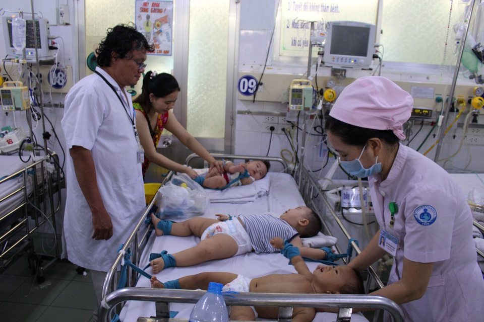 Nghề điều dưỡng “mồ hôi đổ nhiều thu nhập chẳng bao nhiêu” - 4 Nghề điều dưỡng “mồ hôi đổ nhiều thu nhập chẳng bao nhiêu” - 4