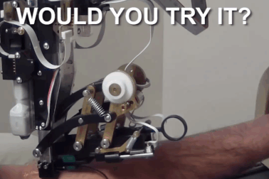 Xem robot lấy mẫu máu chuyên nghiệp như bác sĩ chỉ trong 1 phút!