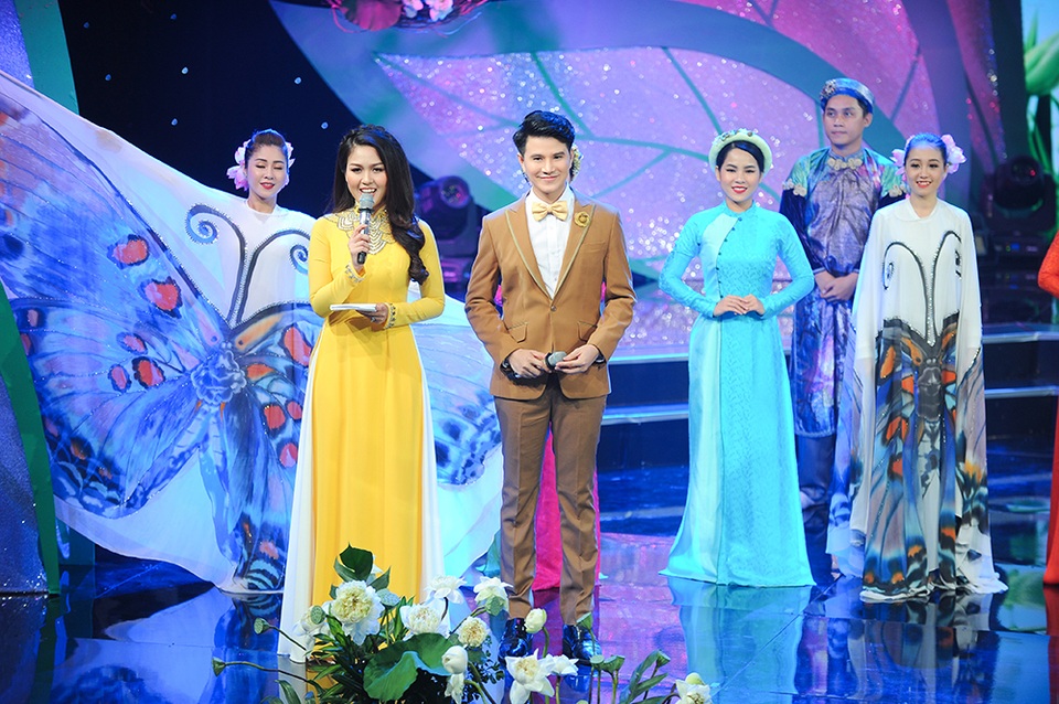 MC Vũ Mạnh Cường xúc động rưng rưng khi đọc thư liệt sỹ - 4 MC Vũ Mạnh Cường xúc động rưng rưng khi đọc thư liệt sỹ - 4