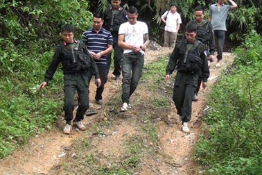 Lật tẩy thủ đoạn buôn lậu, vận chuyển hơn 600 xe ôtô qua biên giới