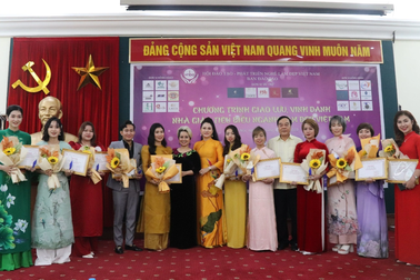 Vinh danh 22 giáo viên tiêu biểu nghề chăm sóc sắc đẹp