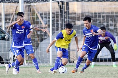 Trọng Hoàng: “Cầu thủ chấn thương từ CLB, không phải do HLV Miura”