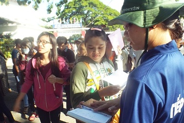 Bộ GD-ĐT “cứu” thí sinh suýt bỏ thi vì ghi nhầm điểm thi