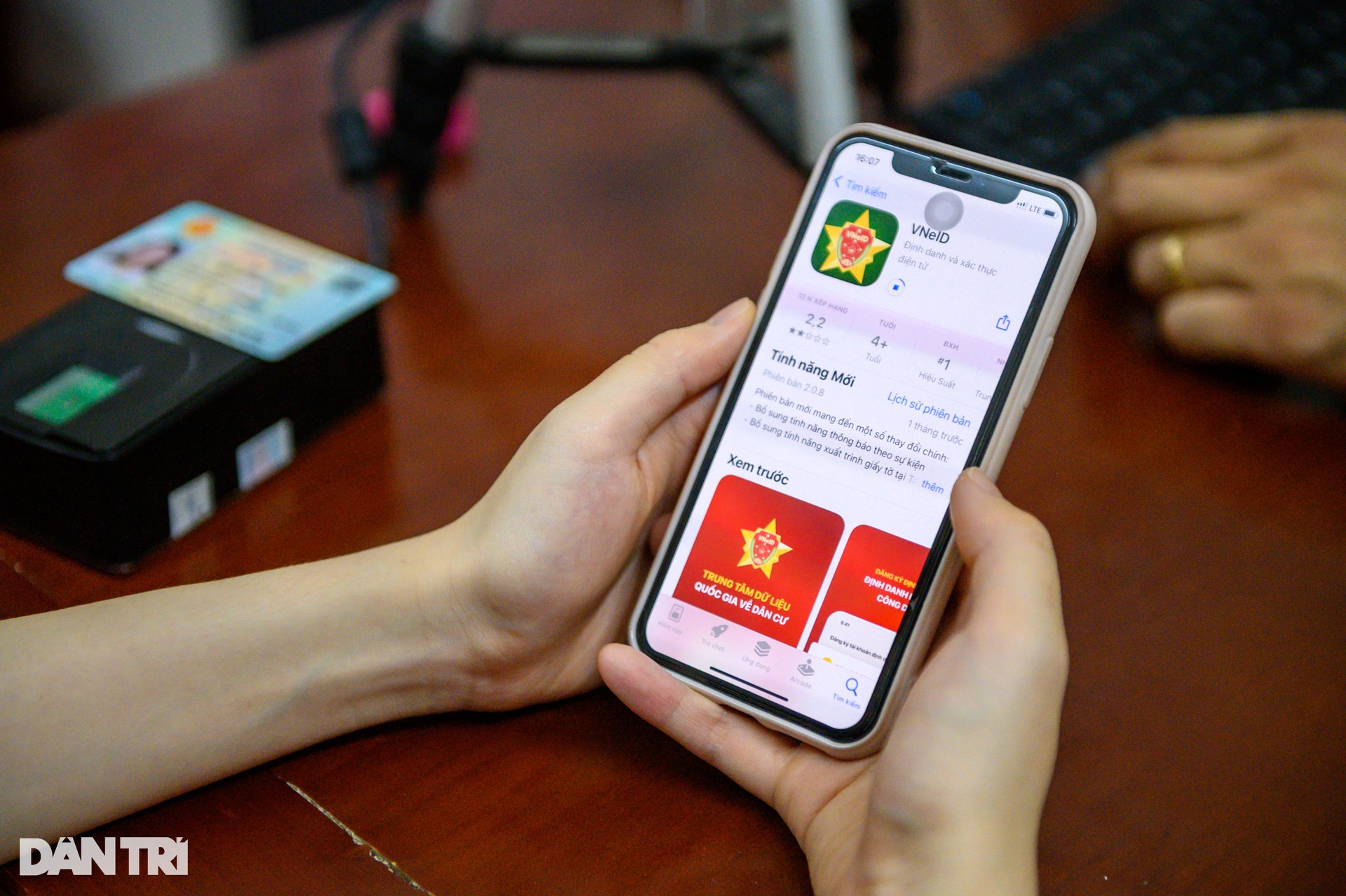 Cài định danh điện tử, nữ sinh kỳ vọng ra đường không cần mang giấy tờ - 8