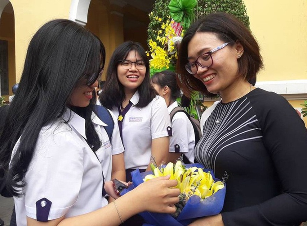 Phụ huynh đau đầu có nên tặng quà 20/11 khi học online? - 3 Phụ huynh đau đầu có nên tặng quà 20/11 khi học online? - 3