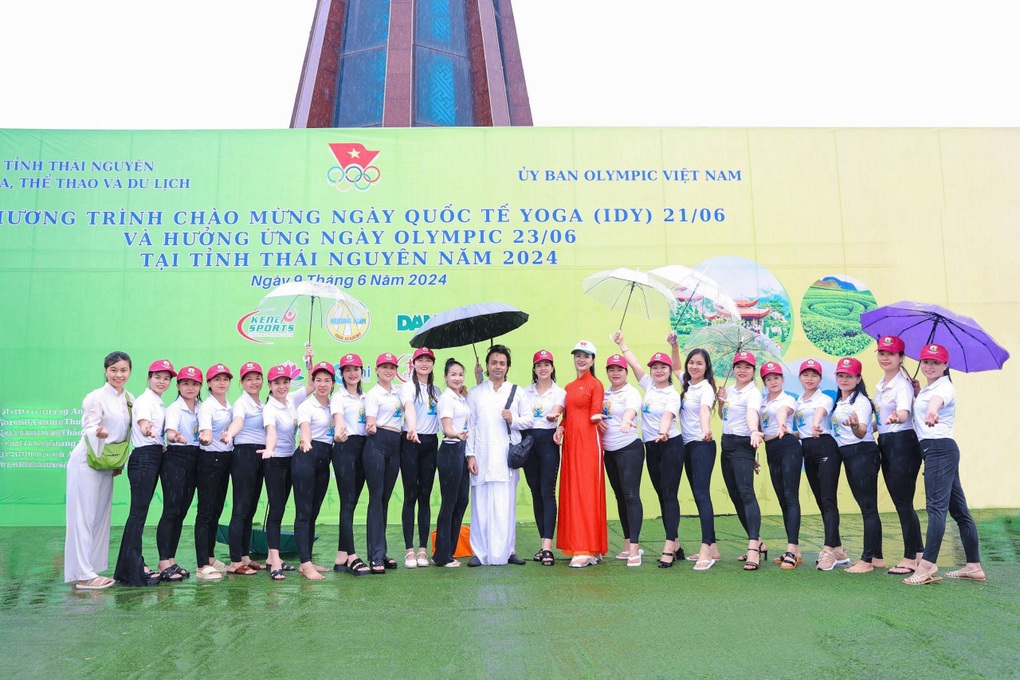 Hơn 1.500 người tham dự màn đồng diễn yoga lớn nhất tại Thái Nguyên - 2