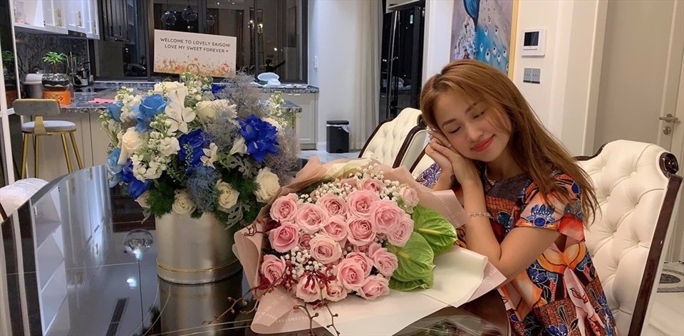 Khám phá căn biệt thự sang trọng, có hồ cá koi rộng lớn của Thanh Vân Hugo - 6 Khám phá căn biệt thự sang trọng, có hồ cá koi rộng lớn của Thanh Vân Hugo - 6