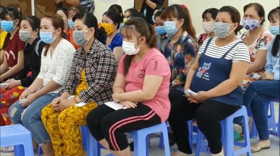 Do dịch Covid-19, LĐLĐ Bạc Liêu xuống tận nhà máy trao quà Tết công nhân - 3 Do dịch Covid-19, LĐLĐ Bạc Liêu xuống tận nhà máy trao quà Tết công nhân - 3
