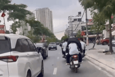 CSGT xử lý nhóm học sinh "đầu trần" phóng nhanh trên quốc lộ 32