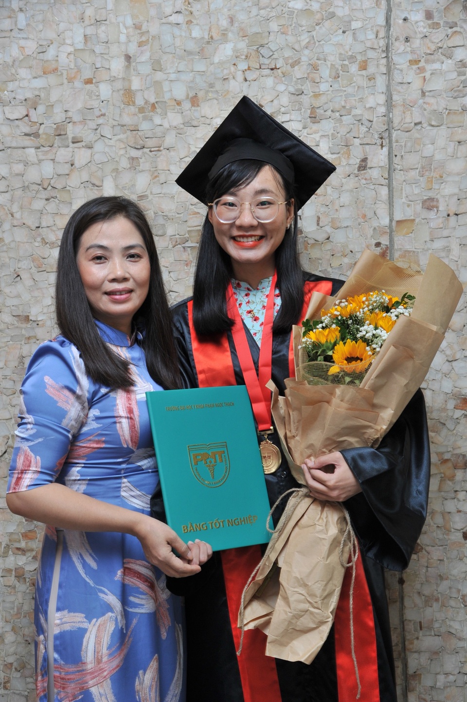 Hiệu trưởng trường Y nhắn nhủ tân bác sĩ xem bệnh nhân là thầy - 3 Hiệu trưởng trường Y nhắn nhủ tân bác sĩ xem bệnh nhân là thầy - 3