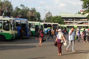 TPHCM: "Khai tử" 2 tuyến xe buýt lỗ lớn