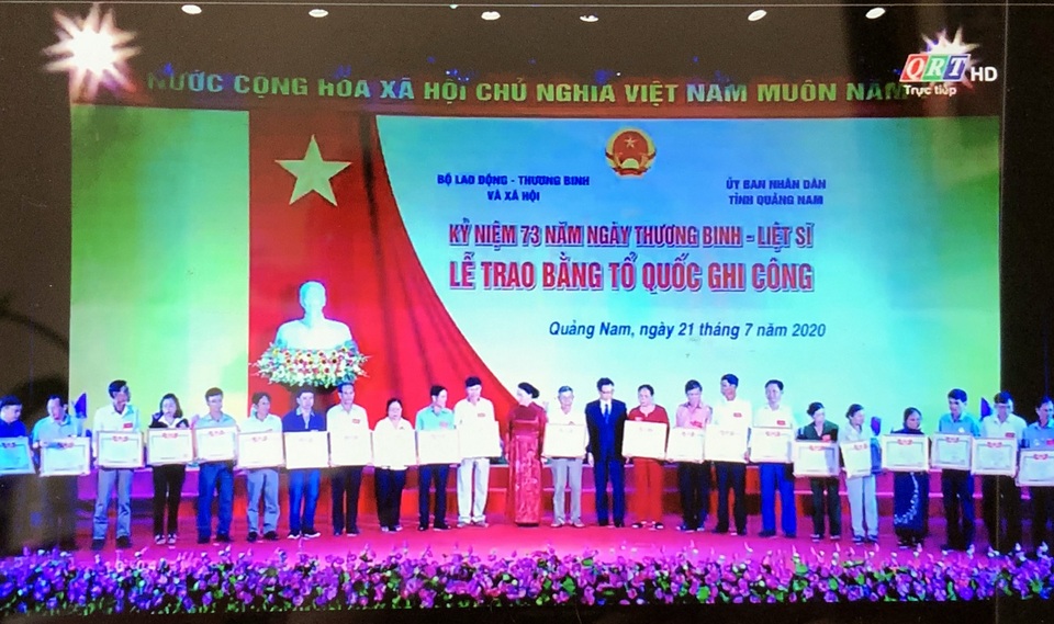 Truyền hình: Lễ trao 73 Bằng Tổ quốc ghi công tại Quảng Nam - 3 Truyền hình: Lễ trao 73 Bằng Tổ quốc ghi công tại Quảng Nam - 3