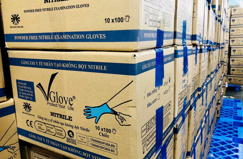 Cận cảnh hàng triệu găng tay y tế giả tại TPHCM - 6 Cận cảnh hàng triệu găng tay y tế giả tại TPHCM - 6