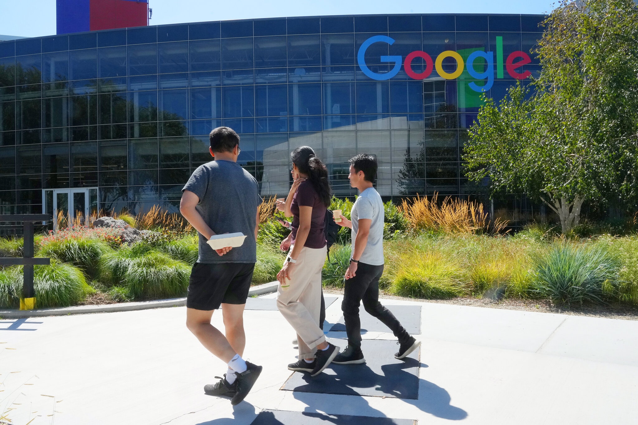 Revealing the dream salary of Google employees - 1 Hé lộ mức lương đáng mơ ước của nhân viên Google - 1