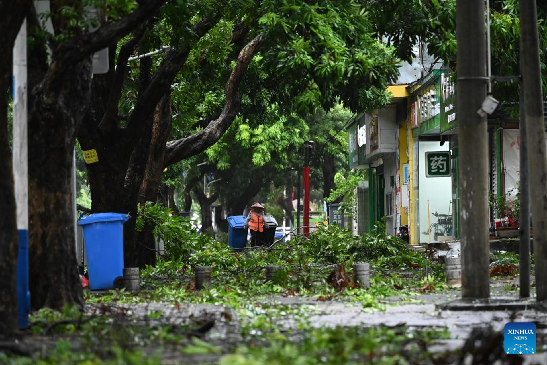 Phố biến thành sông ở Trung Quốc sau bão Matmo - 6