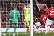 Man Utd 0-1 Barcelona: Luke Shaw phản lưới nhà
